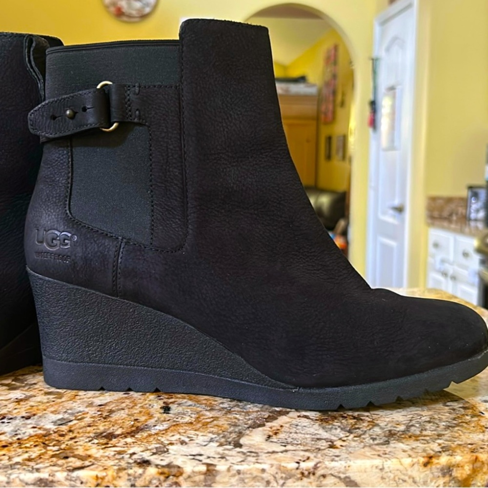 Ugg Indra black leather suede waterproof boots wedges wedge booties size 9.5